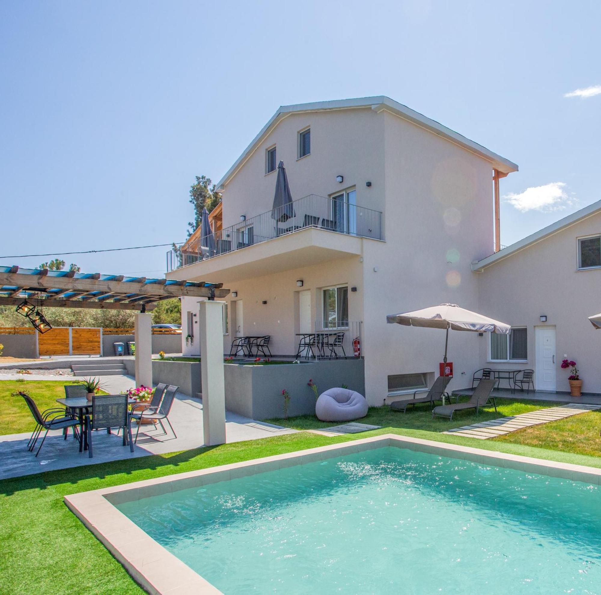 Privileged Villa Неа-Перамос Экстерьер фото